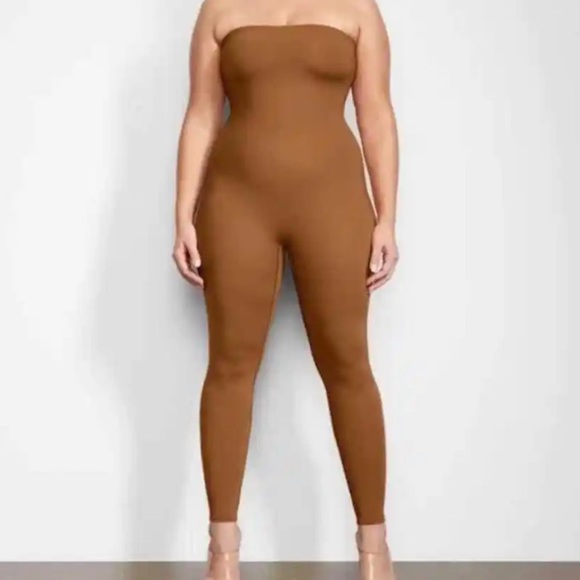 SKIMS Pants - NWT- Skims.  All in one strapless Bodysuit. Caramel.‎ Size 4X